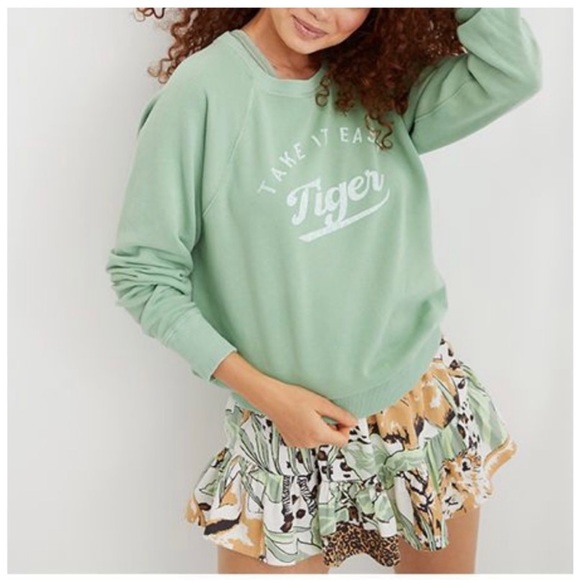 aerie Tops - 🆕aerie OVERSIZED DISTRESSED VINTAGE CREW GRAPHIC SWEATSHIRT